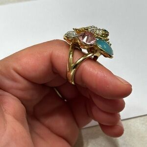 Ring that does not darken,unused,missing only one small stone!